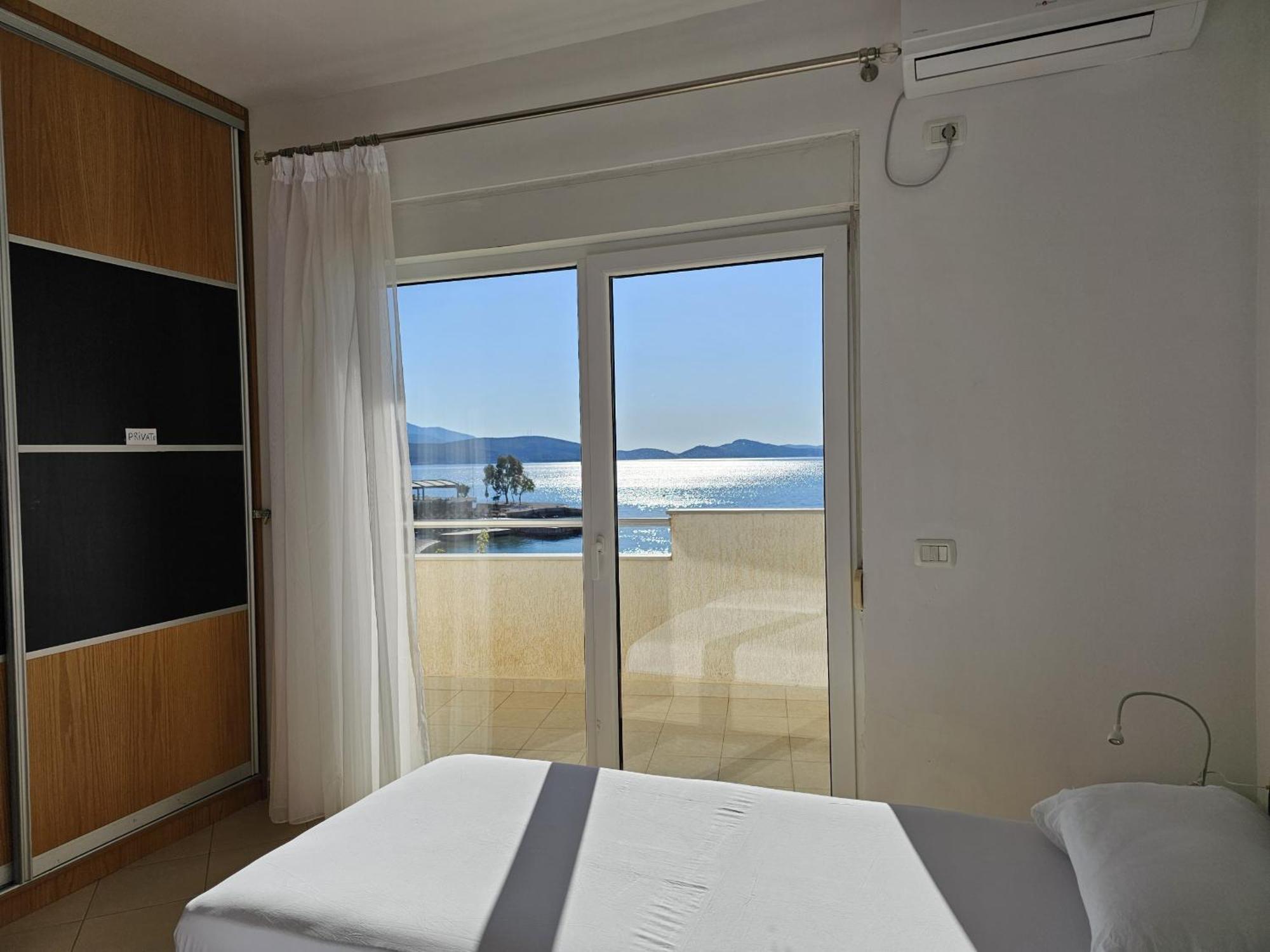 Svein Apartment Sarandë Exteriör bild