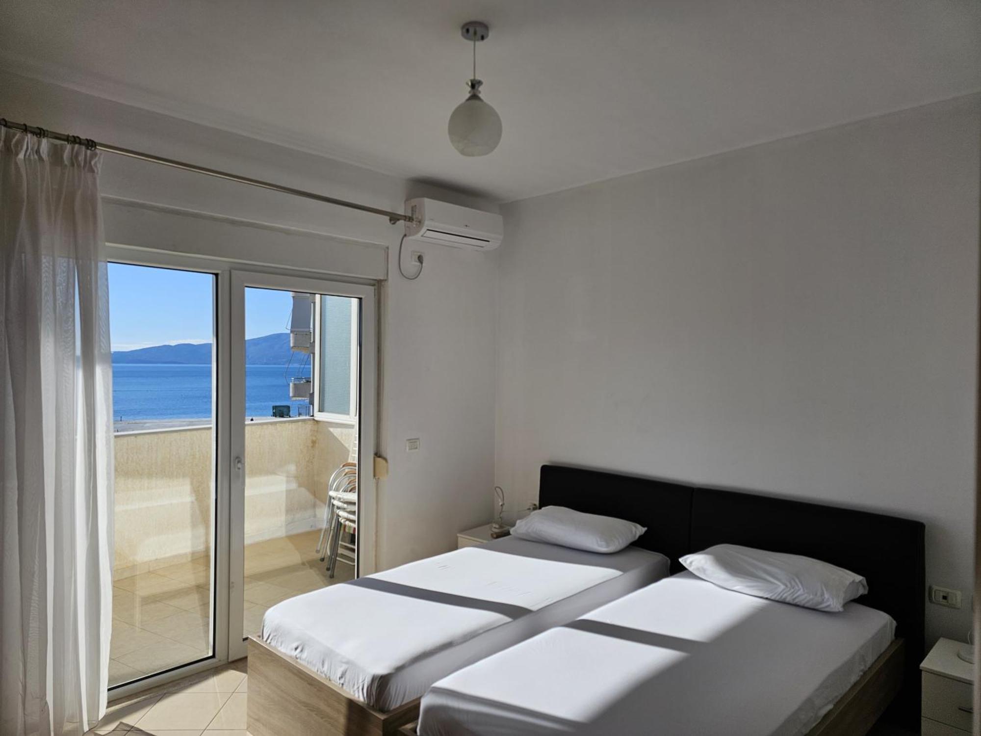Svein Apartment Sarandë Exteriör bild