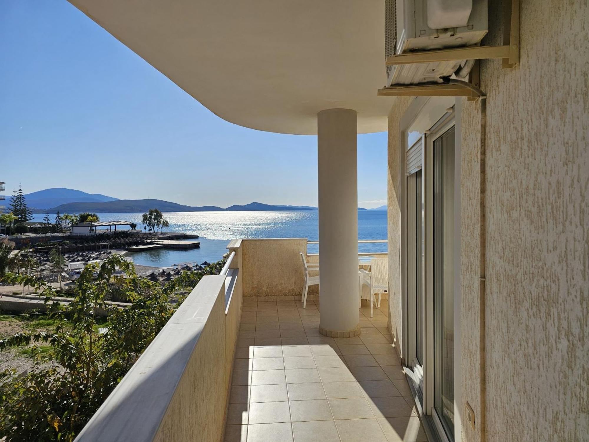 Svein Apartment Sarandë Exteriör bild