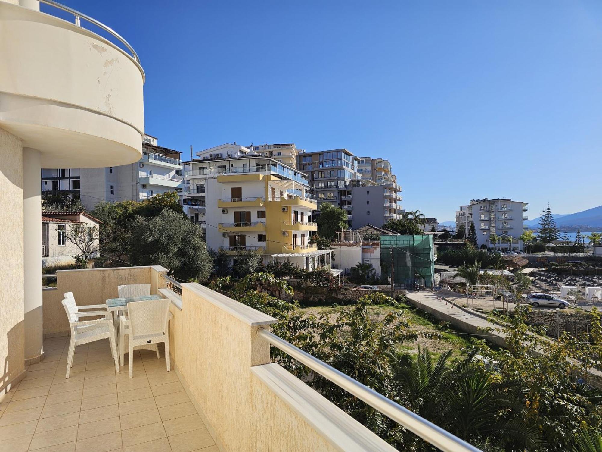 Svein Apartment Sarandë Exteriör bild