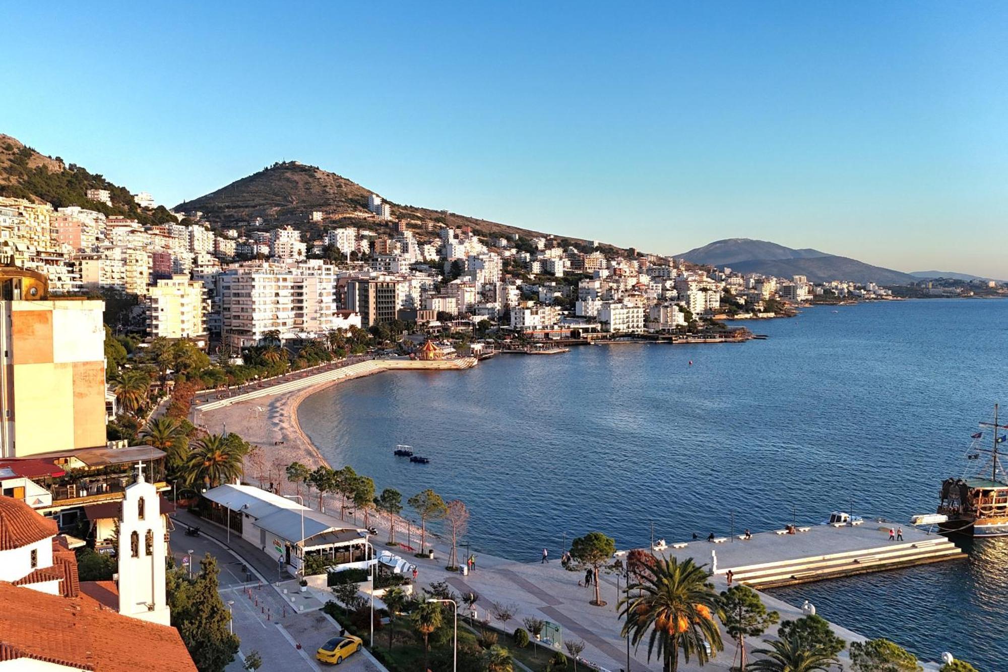 Svein Apartment Sarandë Exteriör bild