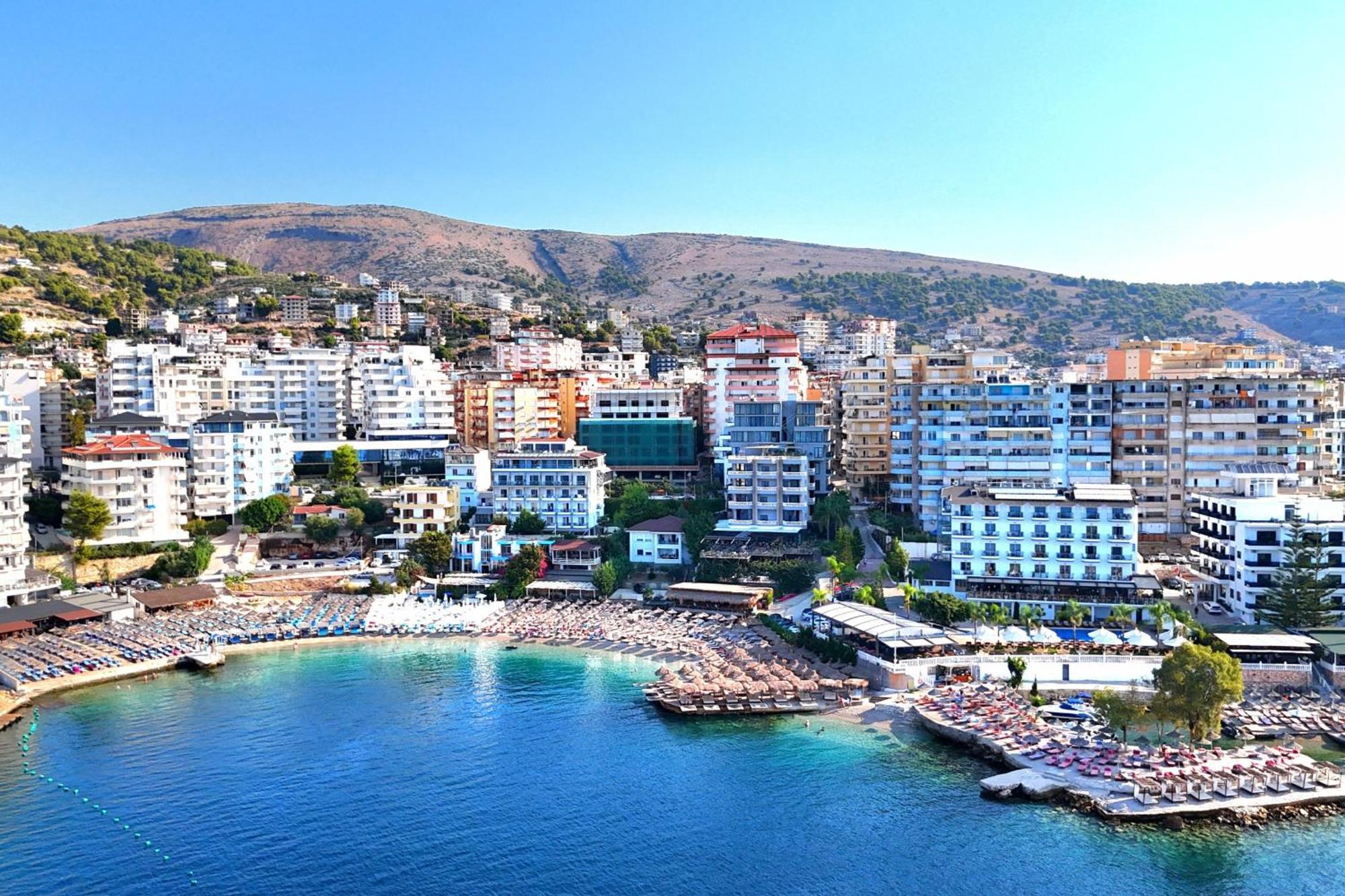 Svein Apartment Sarandë Exteriör bild