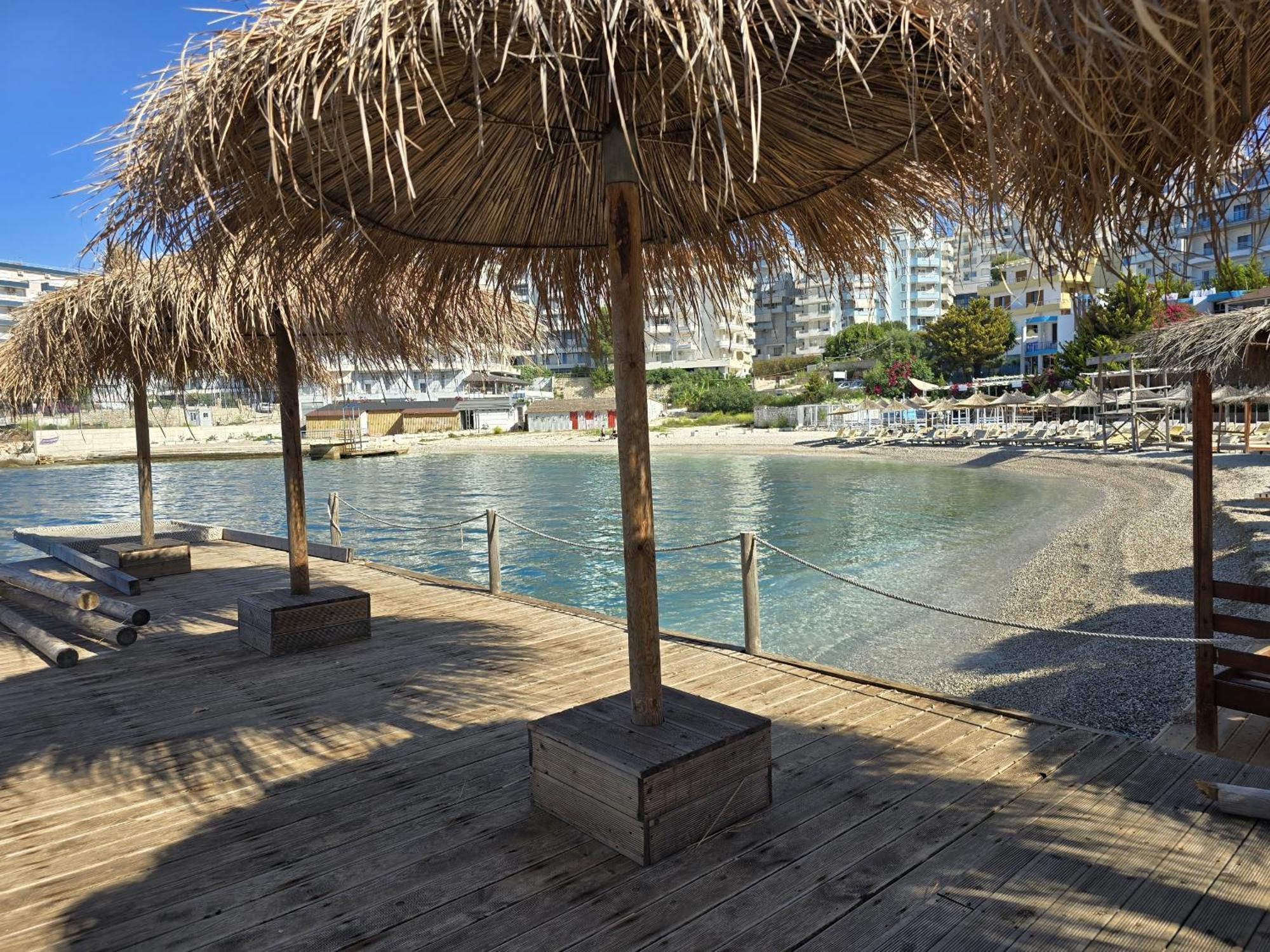 Svein Apartment Sarandë Exteriör bild