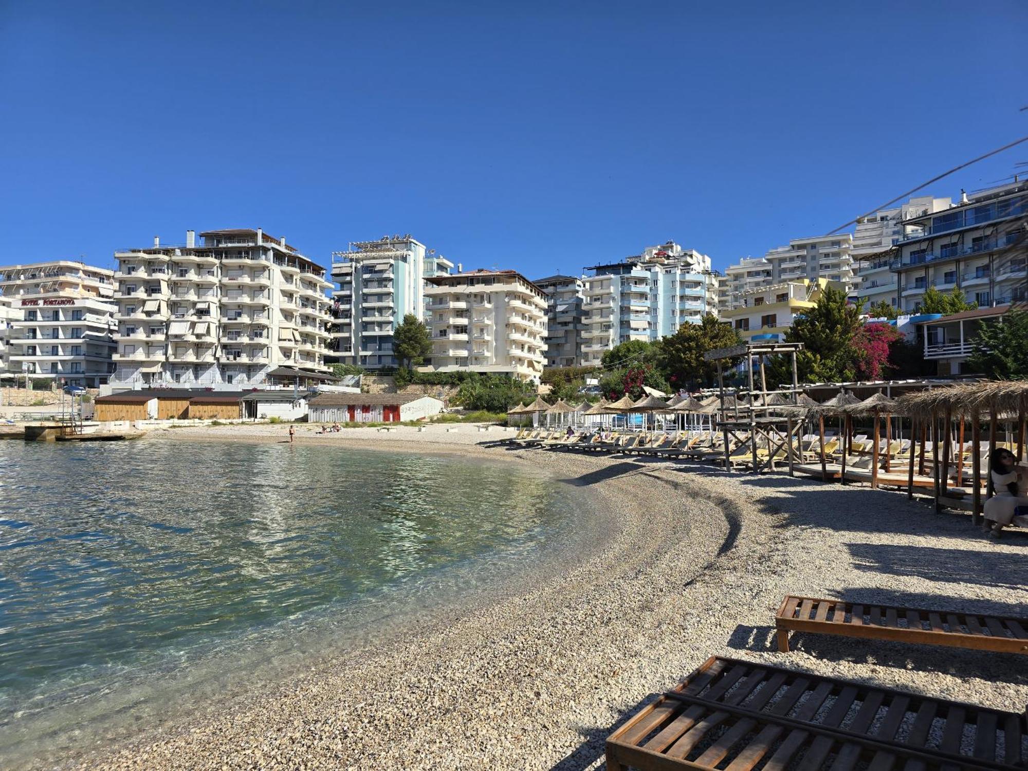 Svein Apartment Sarandë Exteriör bild