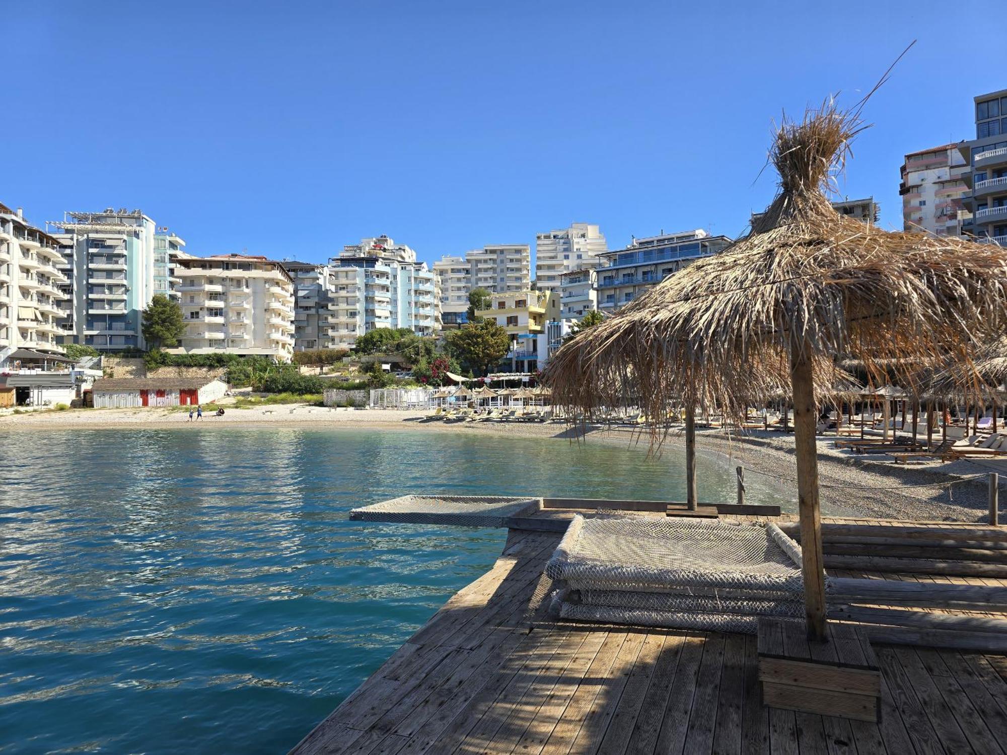 Svein Apartment Sarandë Exteriör bild